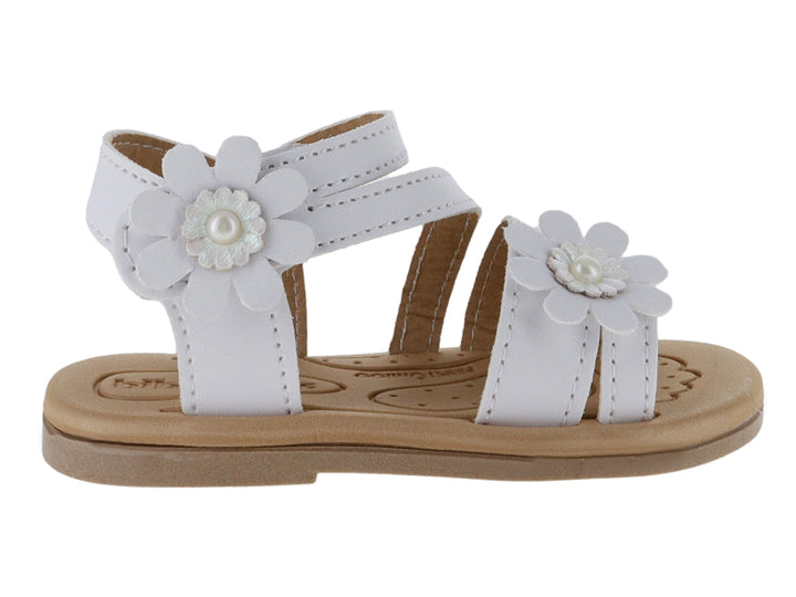 Sandalia blanca para niña con adornos de flores y suela color café.
