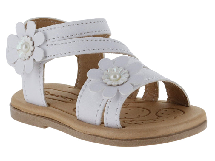 Sandalia blanca para niña con adornos de flores y suela color café.