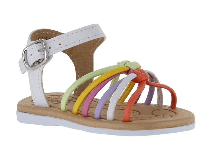 Sandalia infantil blanca con tiras multicolores y hebilla metálica.
