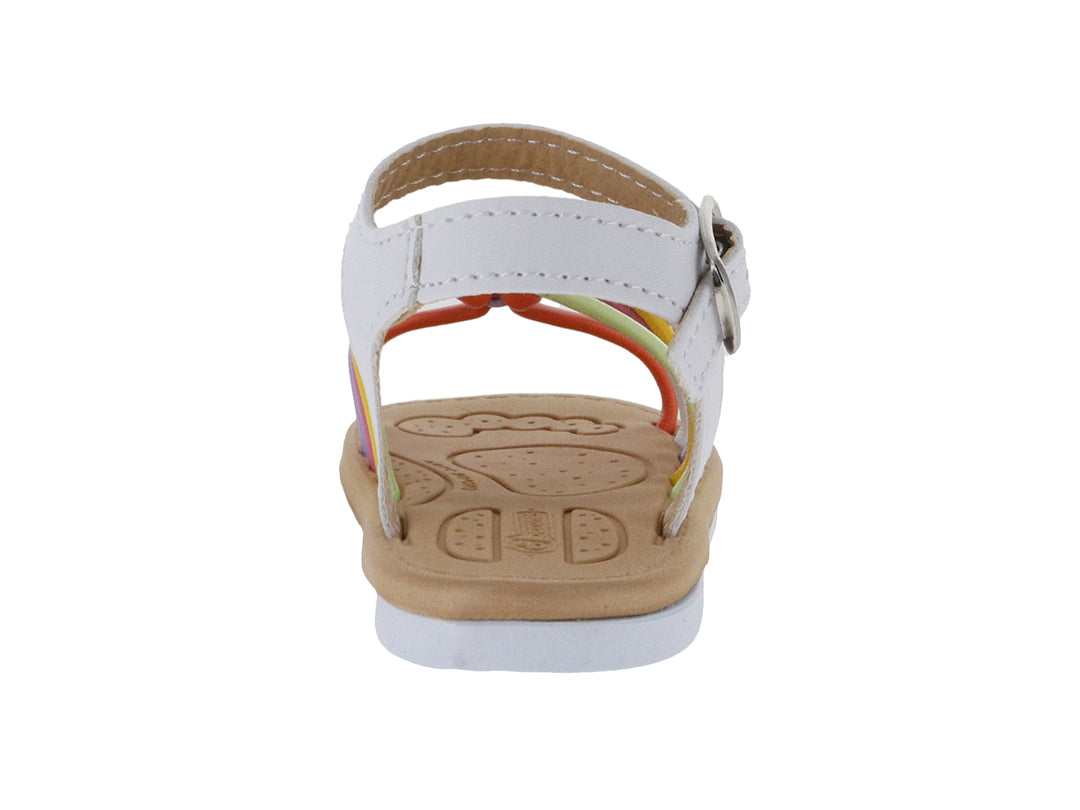 Sandalia infantil blanca con tiras multicolores y hebilla metálica.