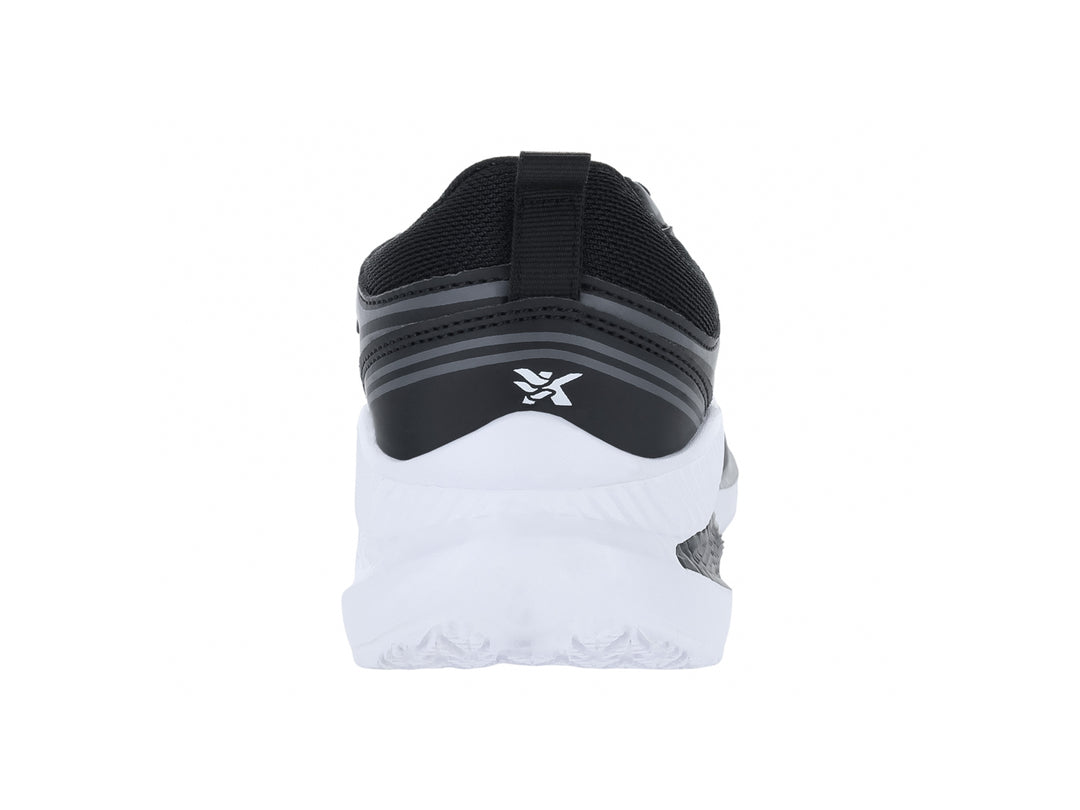 Tenis deportivos color negro con suela blanca y detalles en gris.