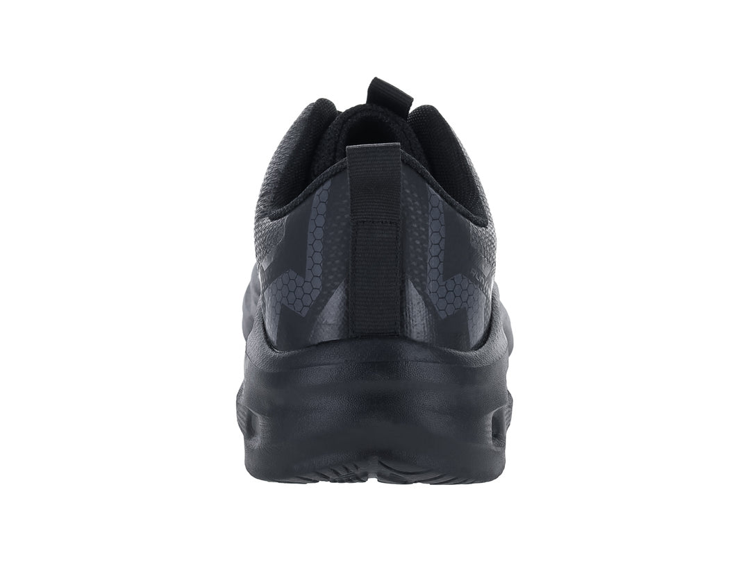Tenis deportivos color negro con malla transpirable y suela gruesa.