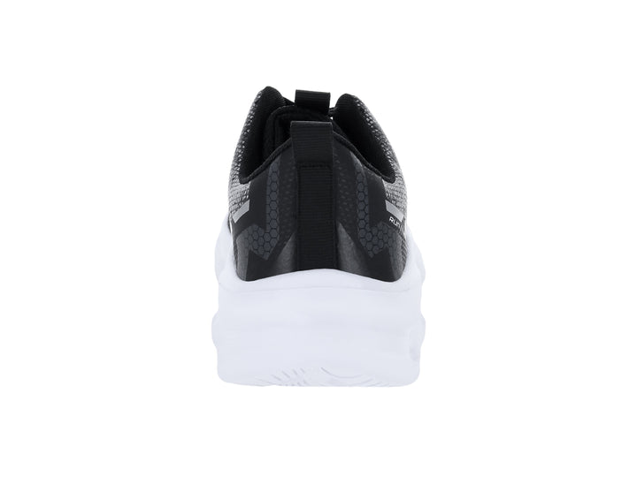 Tenis deportivos marca Makena en color negro con suela blanca y detalles gráficos laterales.