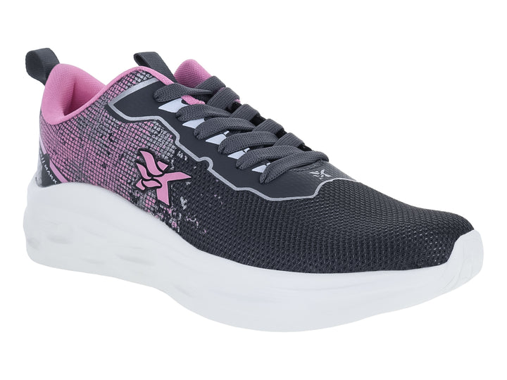 Tenis deportivos color gris con detalles en rosa y suela blanca.