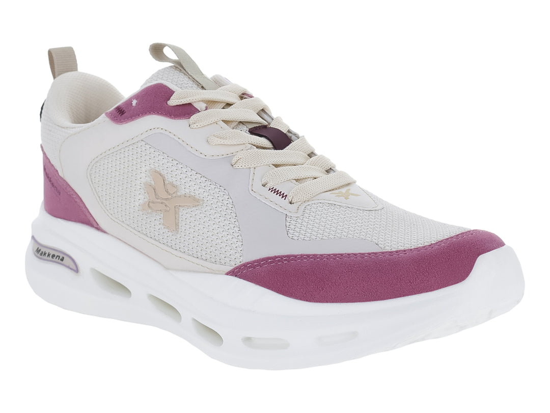 Tenis deportivos color hueso con detalles en rosa y suela blanca gruesa.