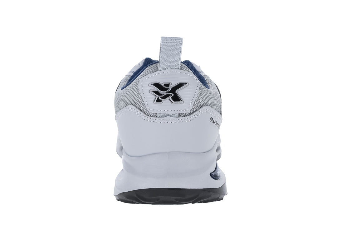 Tenis deportivos Makkena en colores gris, blanco y azul marino con suela blanca y detalles en malla.