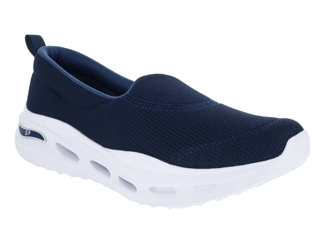 Zapato deportivo slip-on marca Makena en color azul marino con suela blanca gruesa y perforada.