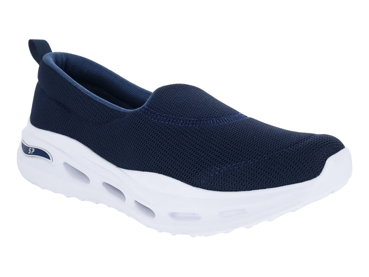 Zapato deportivo slip-on marca Makena en color azul marino con suela blanca gruesa y perforada.