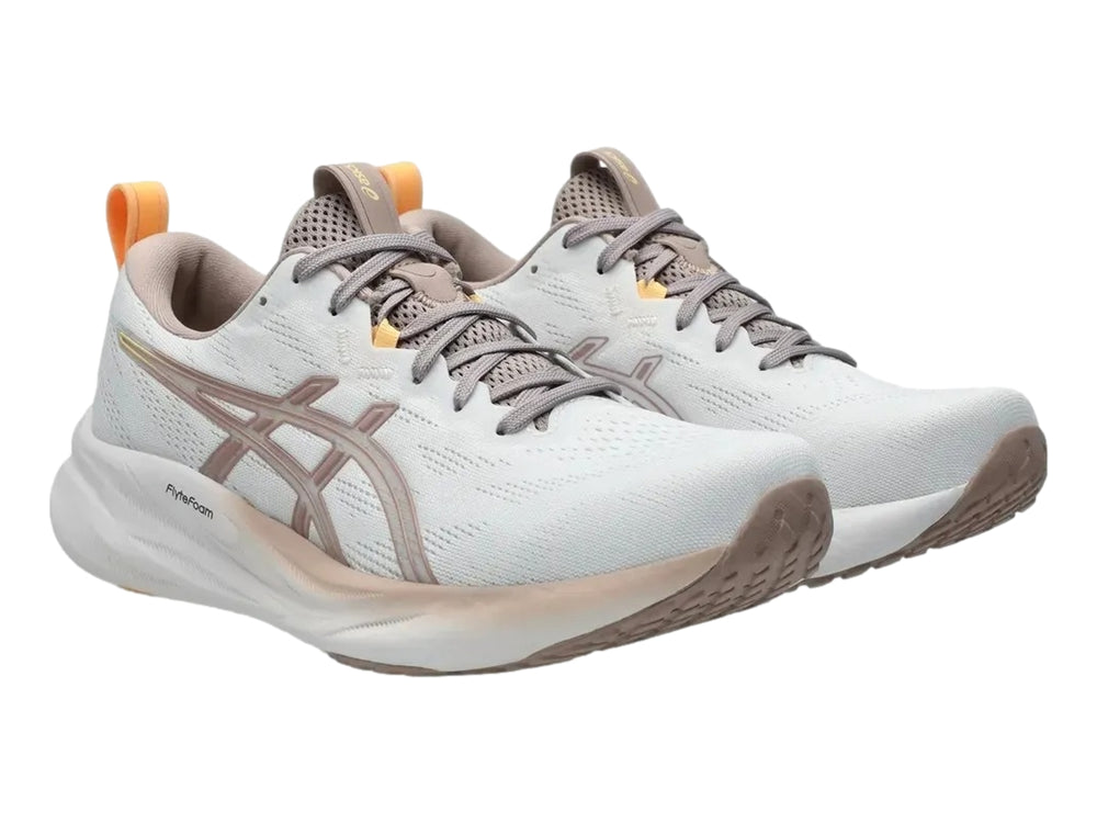 Tenis deportivos ASICS Gel-Pulse 16 para mujer en color blanco con detalles en tono fawn.