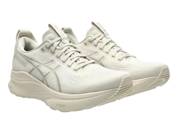 Tenis deportivos ASICS Gel-Kayano en color oatmeal, diseño moderno con suela gruesa y malla transpirable.