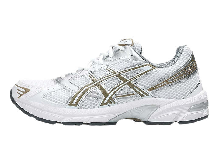 Tenis deportivos ASICS GEL-1130 en color blanco con detalles dorados y grises, vista lateral.