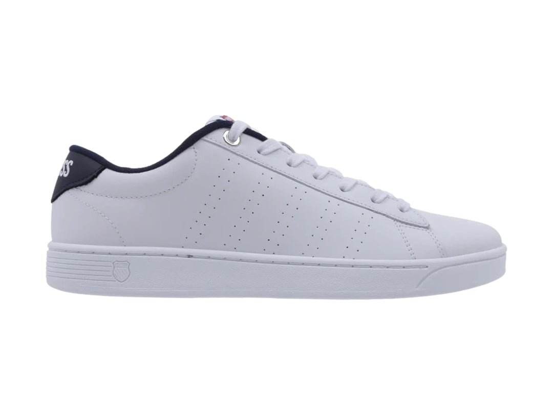 Tenis K-Swiss blancos de corte bajo con detalle en el talón color teal y suela blanca.