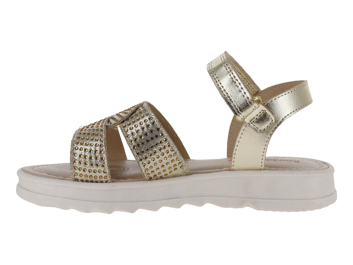 Sandalia dorada para Niña con plataforma blanca y tiras decoradas con tachuelas brillantes.