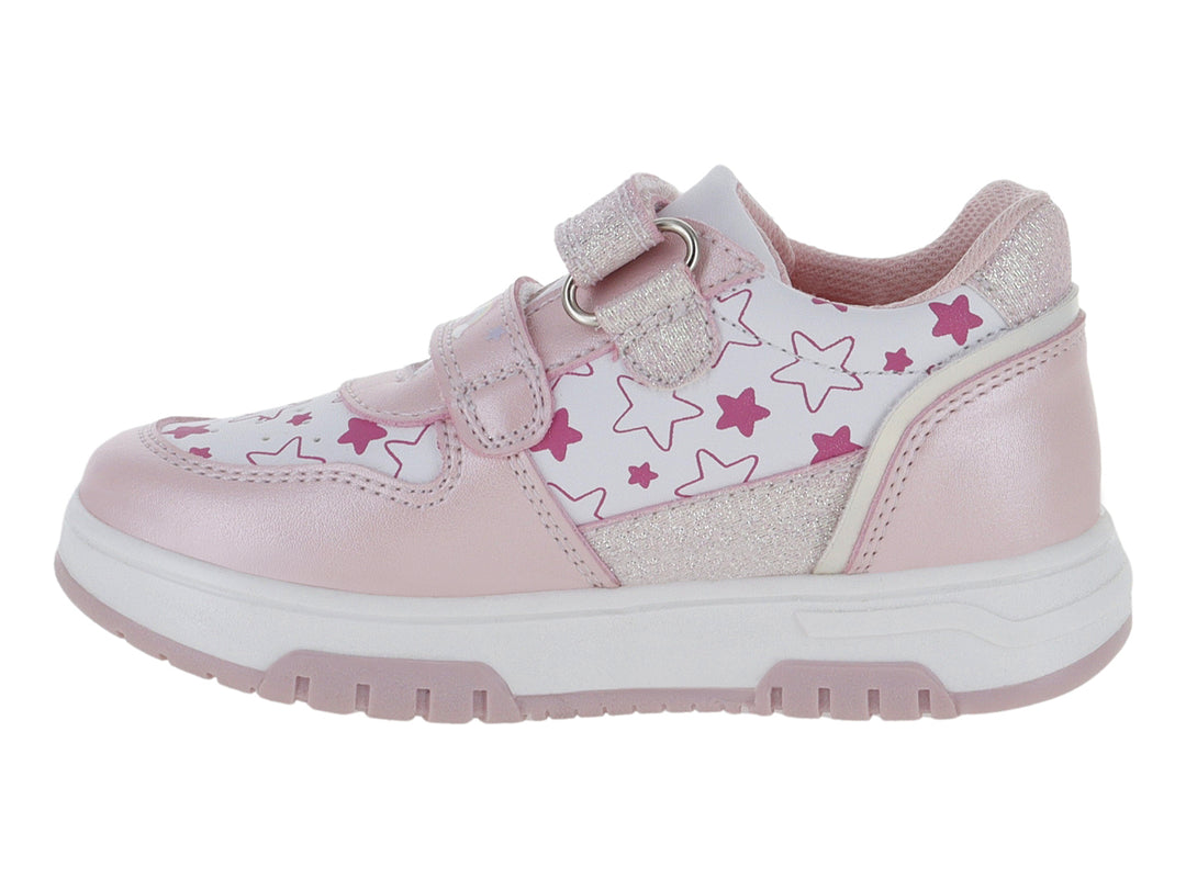 Tenis deportivos para niña en color blanco y rosa con detalles de estrellas y acabado brillante.