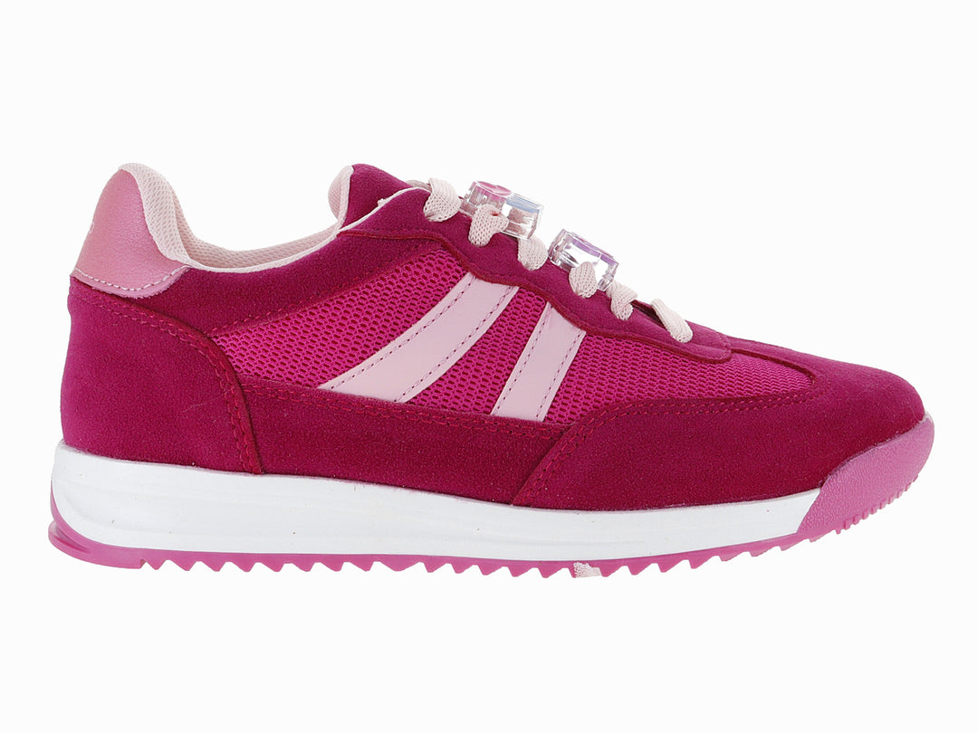 Tenis deportivos color rosa con franjas rosa claro y suela blanca.