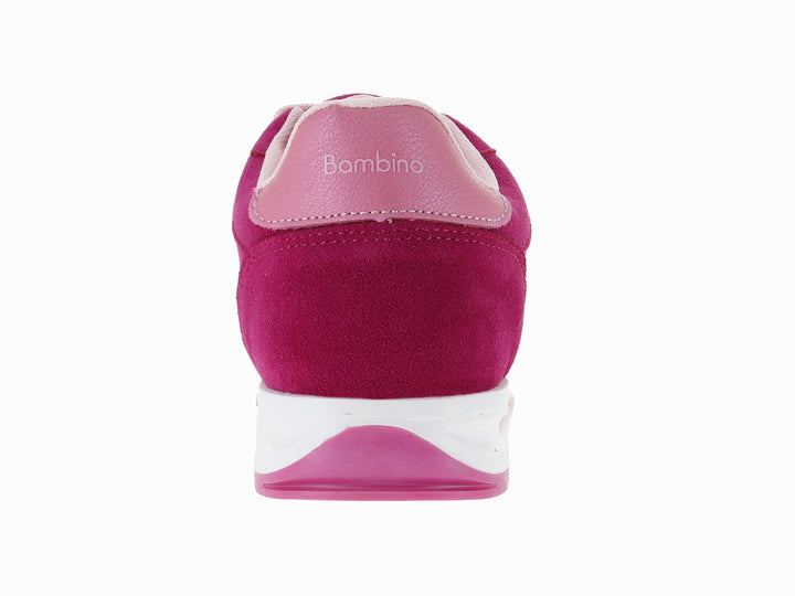 Tenis deportivos color rosa con franjas rosa claro y suela blanca.