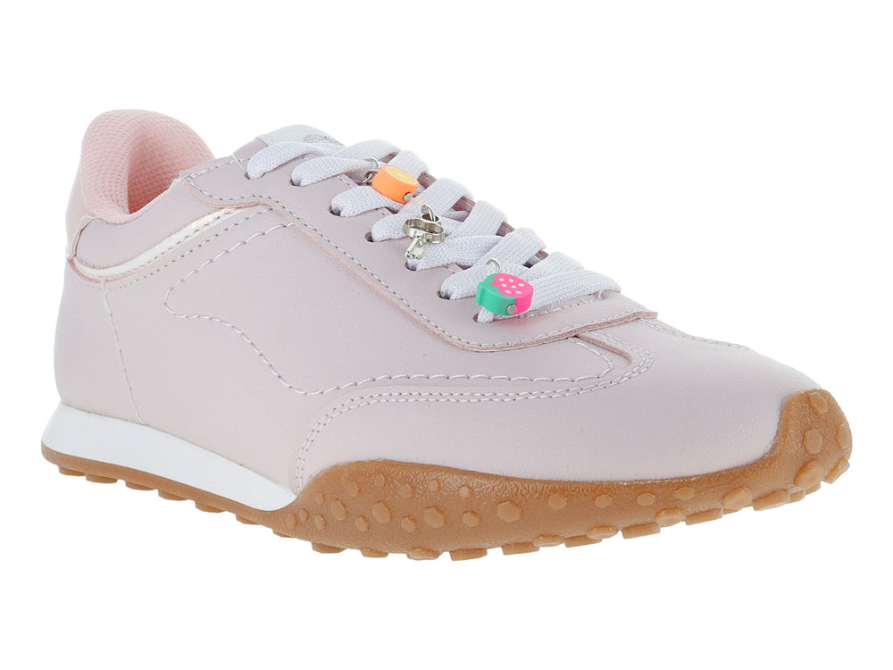 Tenis deportivos color rosa con suela marrón y detalles coloridos en las agujetas.