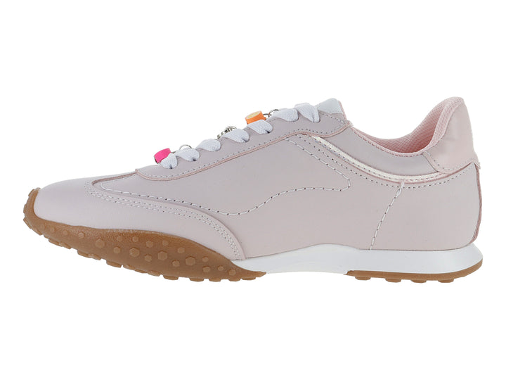 Tenis deportivos color rosa con suela marrón y detalles coloridos en las agujetas.