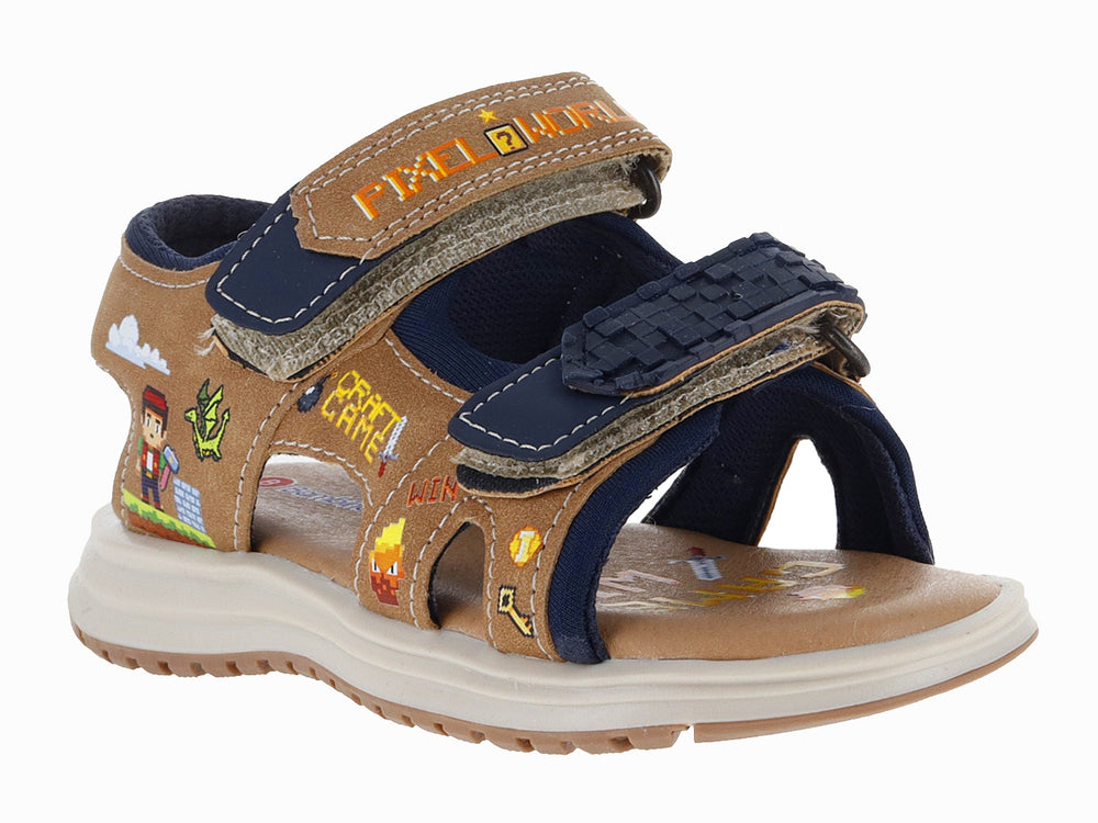 Sandalia infantil color camel y azul marino con detalles de pixel art y cierres de velcro.