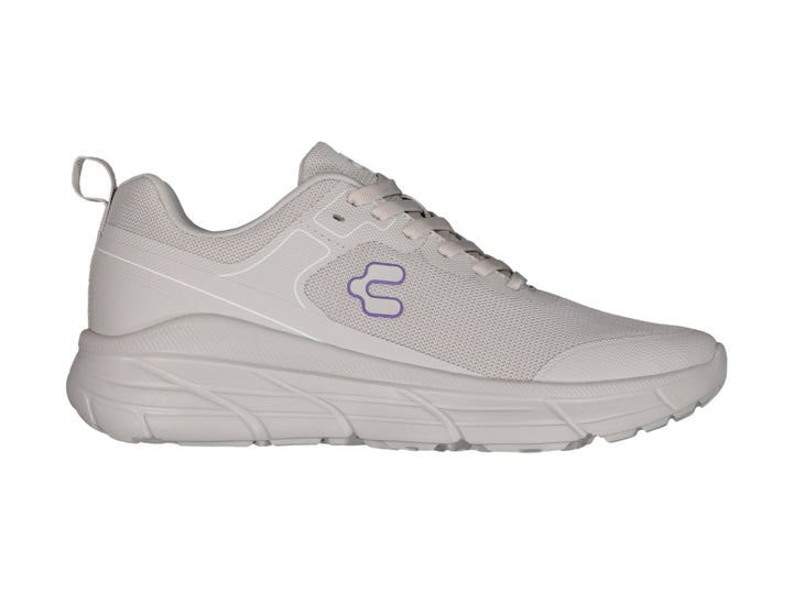 Tenis deportivos Charly color gris claro con suela gruesa y tejido de malla.