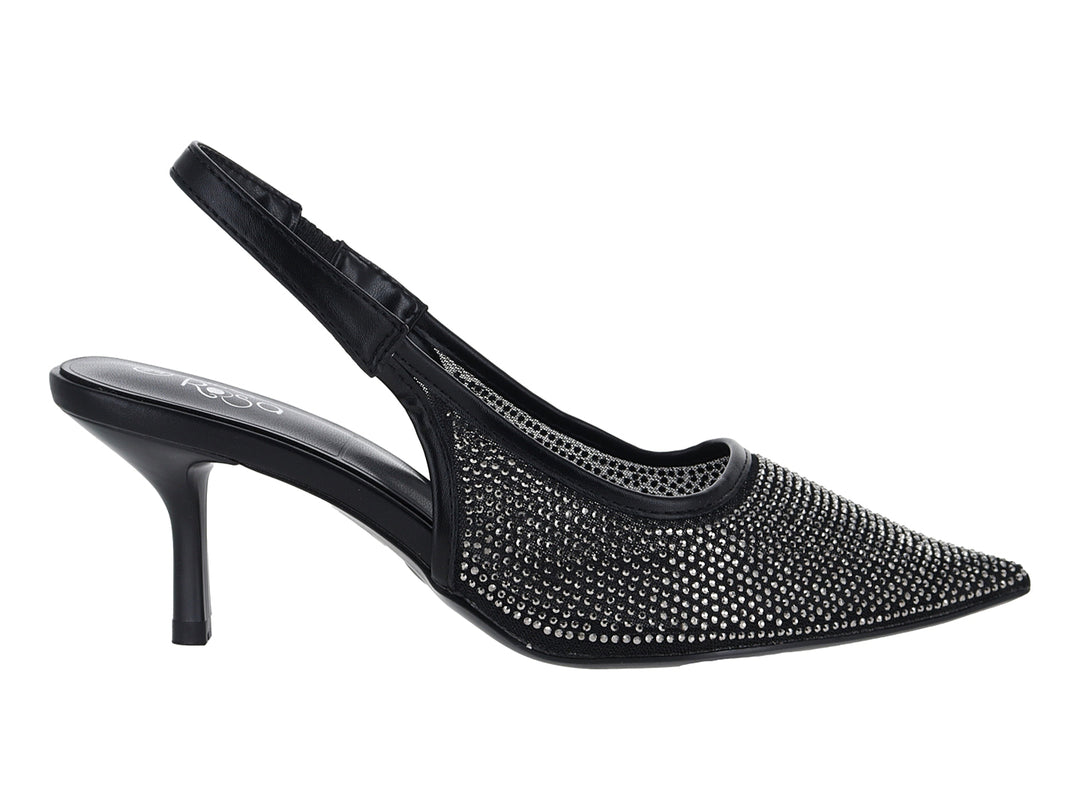 Zapato de tacón negro con correa posterior y detalles brillantes en la parte frontal.
