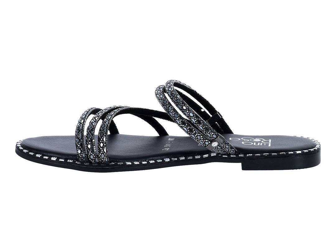 Sandalias negras planas con tiras brillantes y detalles plateados en el borde.