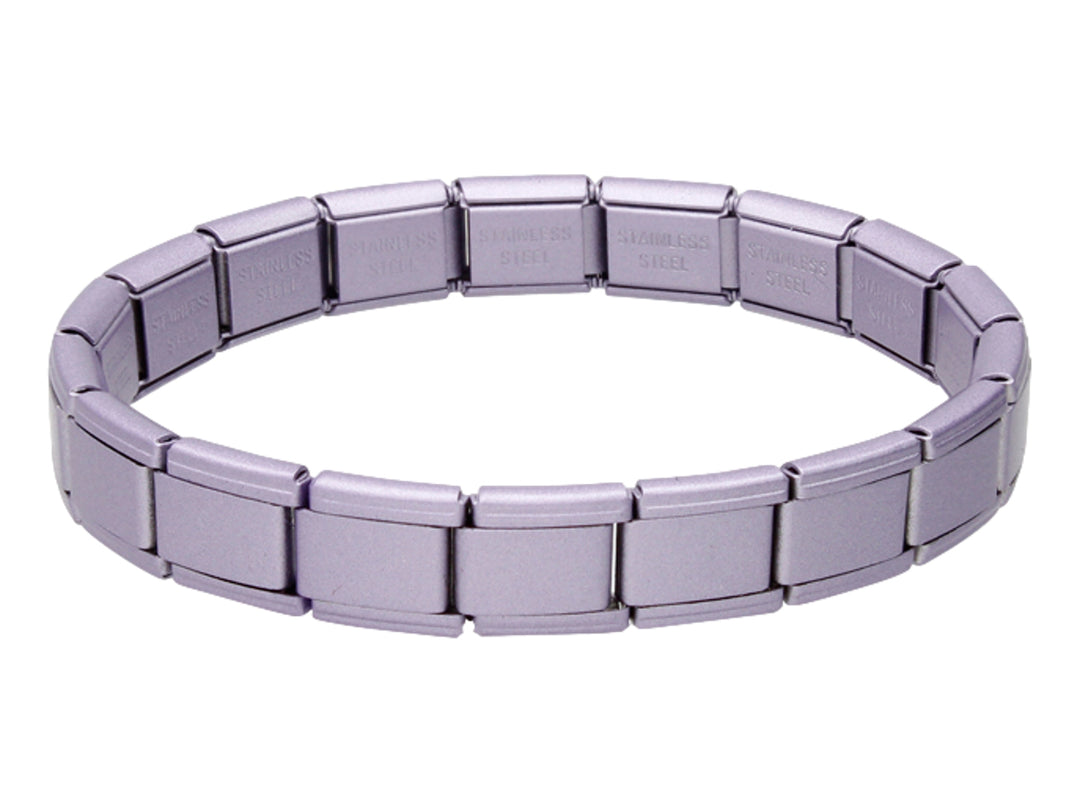 Pulsera de metal color plata con diseño de eslabones rectangulares en acabado mate.