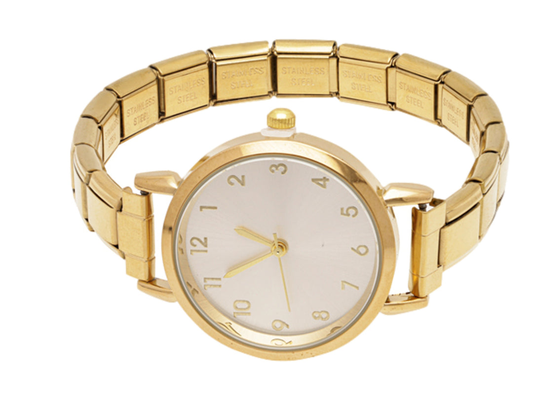 Reloj de pulsera analógico para mujer en color dorado con carátula blanca y correa de metal.