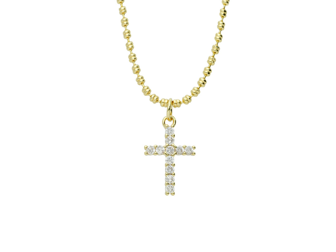 Collar dorado con cadena de esferas y dije en forma de cruz adornado con brillantes blancos.
