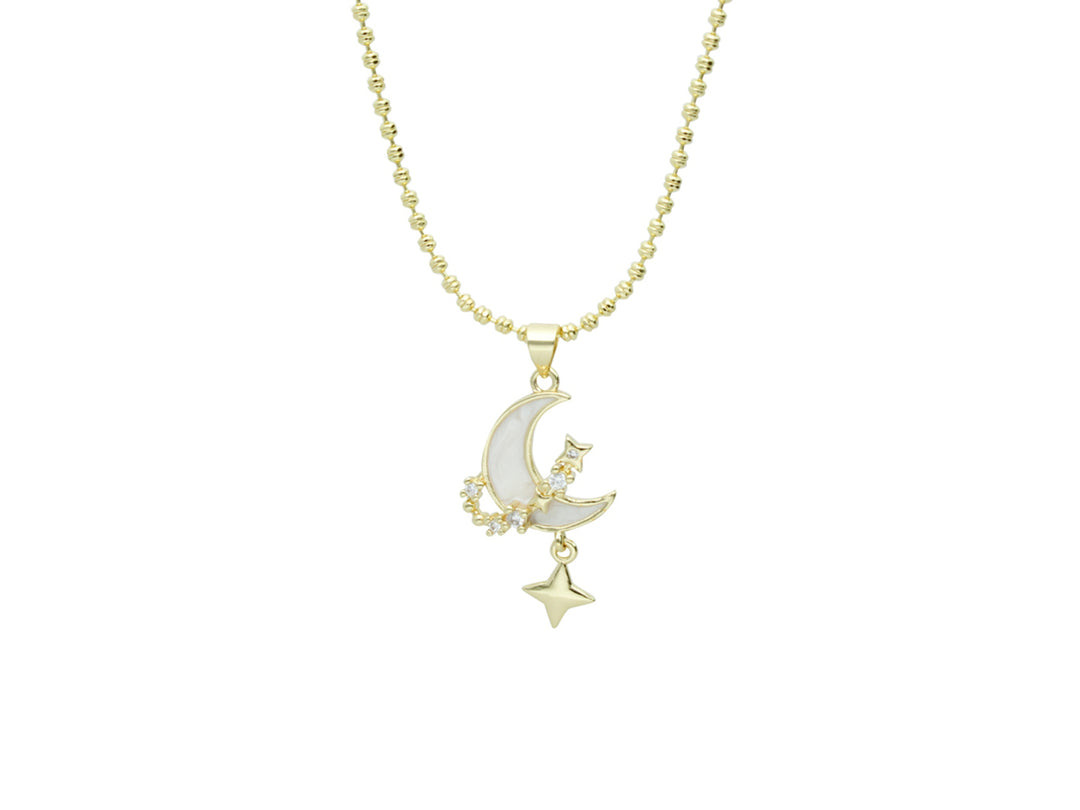Collar dorado de la marca ROZE con dije en forma de luna creciente blanca y una estrella colgante.