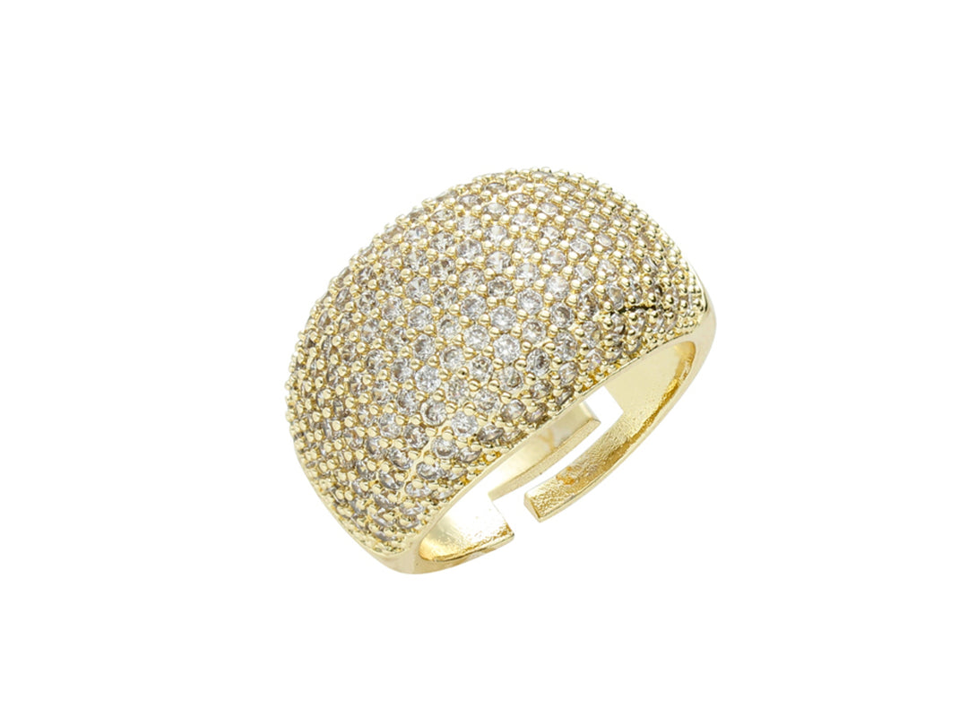 Anillo dorado de marca ROZE con incrustaciones de brillantes en toda la superficie superior.