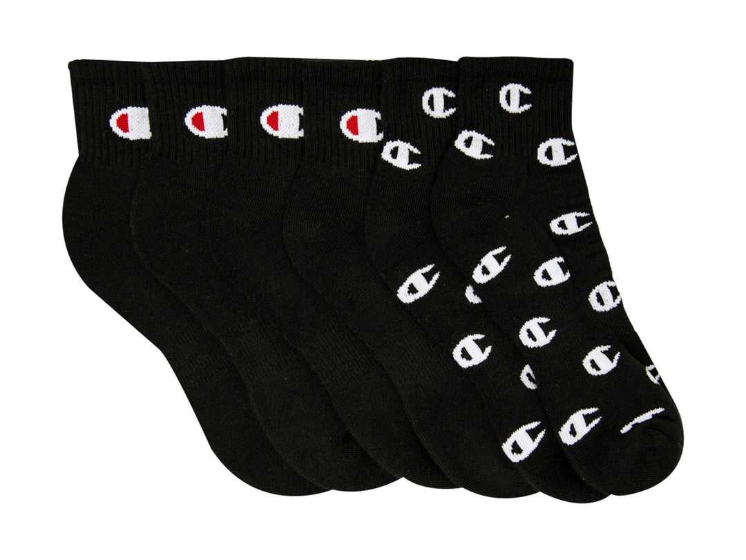 Paquete de 6 pares de calcetines negros de tobillo marca Champion con logotipos blancos.