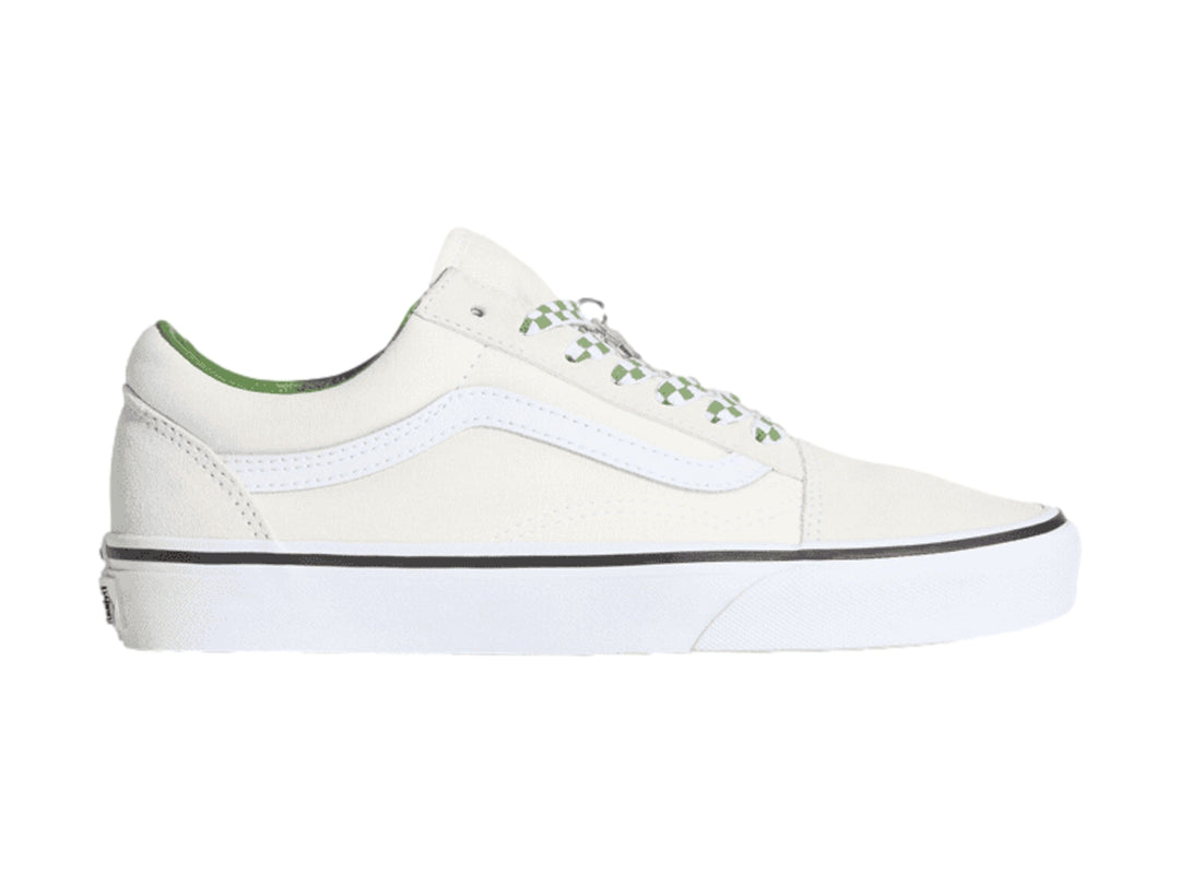 Tenis VANS Old Skool color blanco con agujetas y forro interior en color verde.
