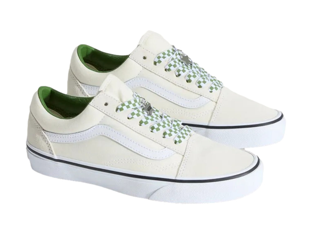 Tenis VANS Old Skool color blanco con agujetas y forro interior en color verde.