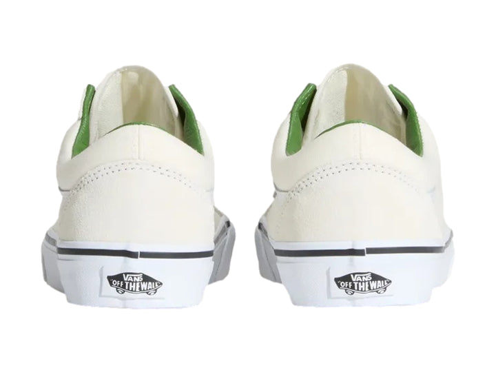 Tenis VANS Old Skool color blanco con agujetas y forro interior en color verde.