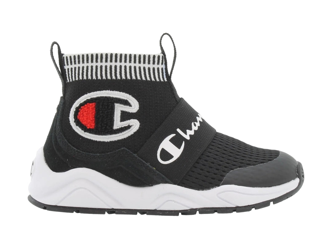 Tenis deportivos Champion color negro con suela blanca y diseño tipo calcetín sin cordones.
