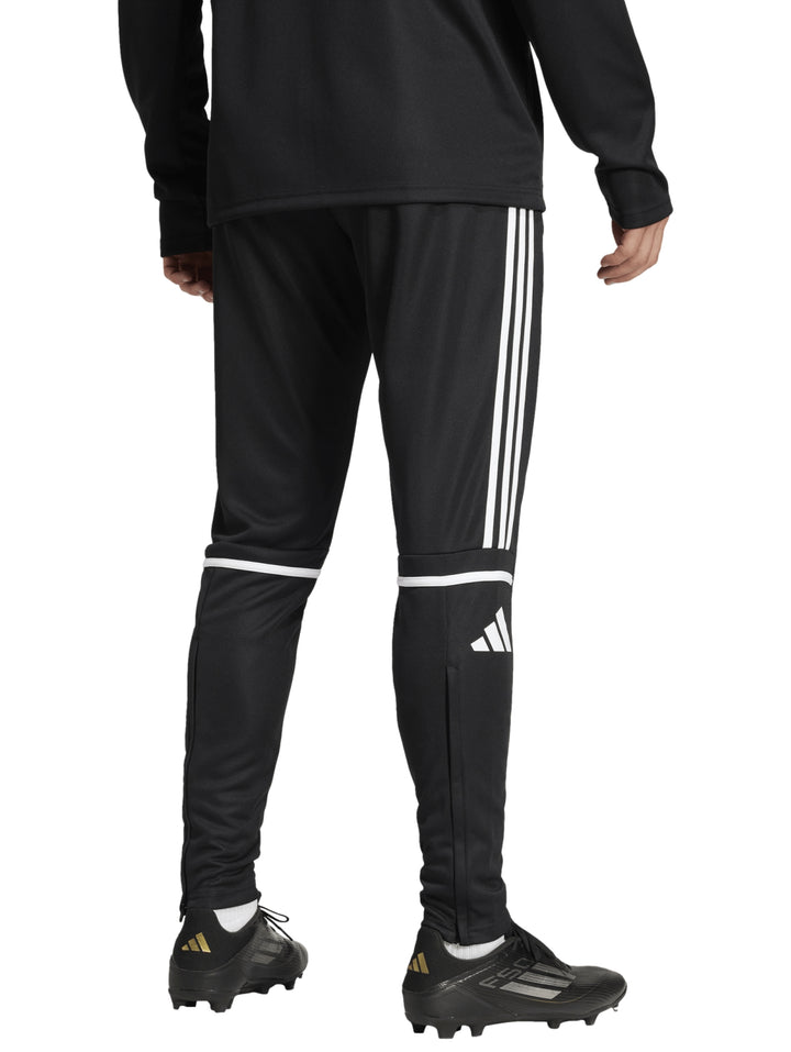 Pantalones deportivos Adidas color negro con franjas blancas laterales y corte ajustado.