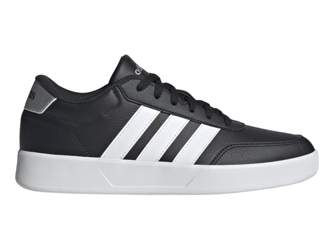 Tenis Adidas Breaknet 3.0 color negro con tres franjas laterales y suela blanca.