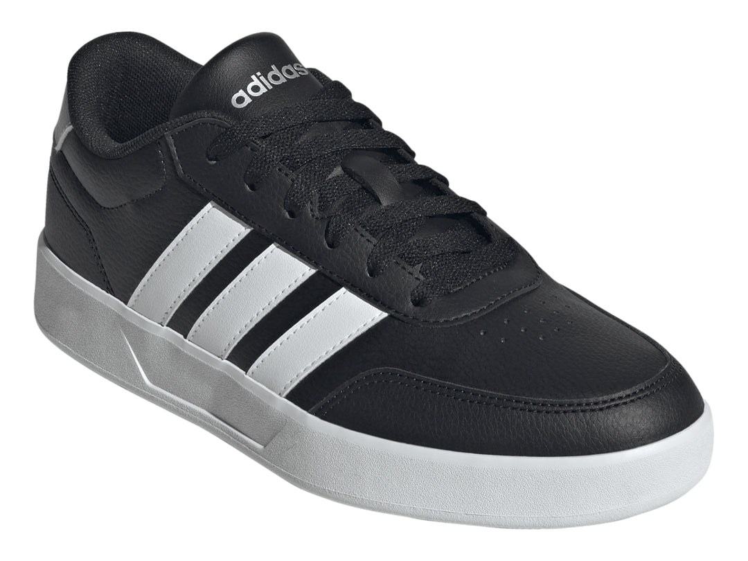 Tenis Adidas Breaknet 3.0 color negro con tres franjas laterales y suela blanca.