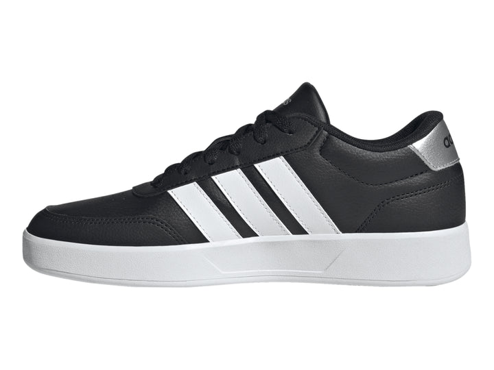 Tenis Adidas Breaknet 3.0 color negro con tres franjas laterales y suela blanca.