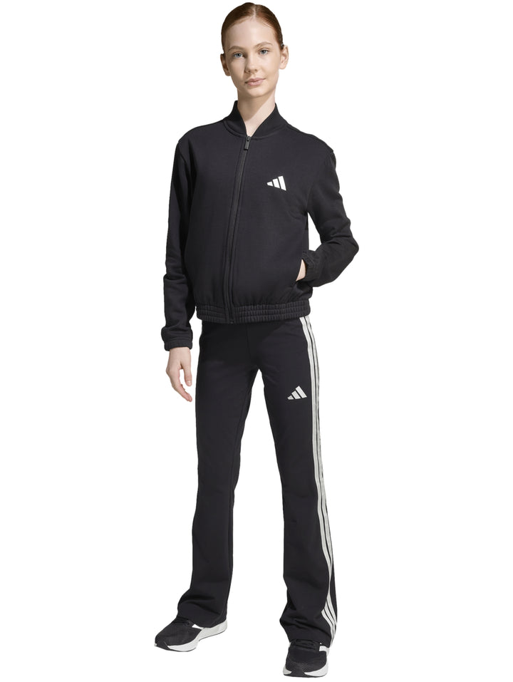 Conjunto deportivo Adidas negro para Mujer, incluye chaqueta y pantalón con rayas plateadas laterales.