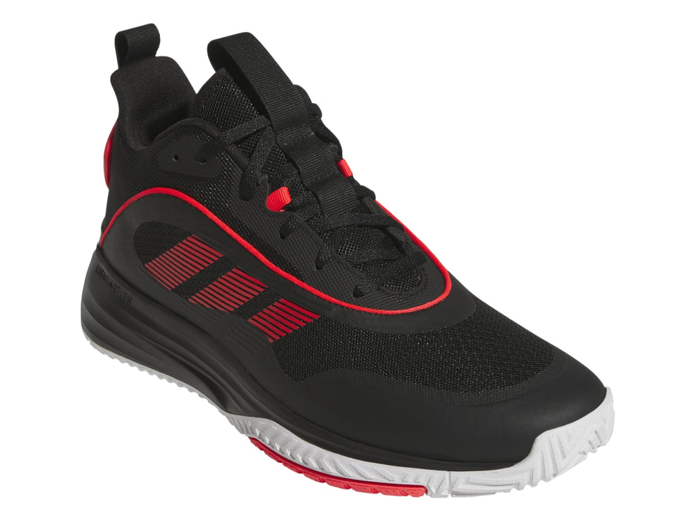 Tenis de baloncesto Adidas OwnTheGame 3.0 color negro con detalles rojos y suela blanca.