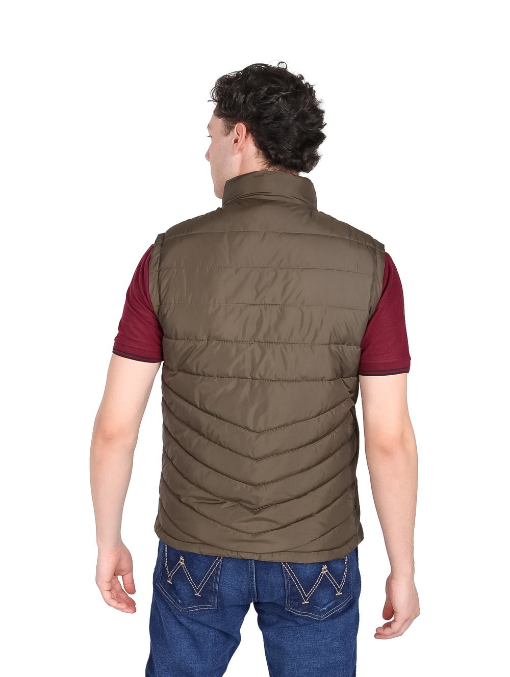 Chaleco acolchado color olivo para hombre con cierre frontal y cuello alto.