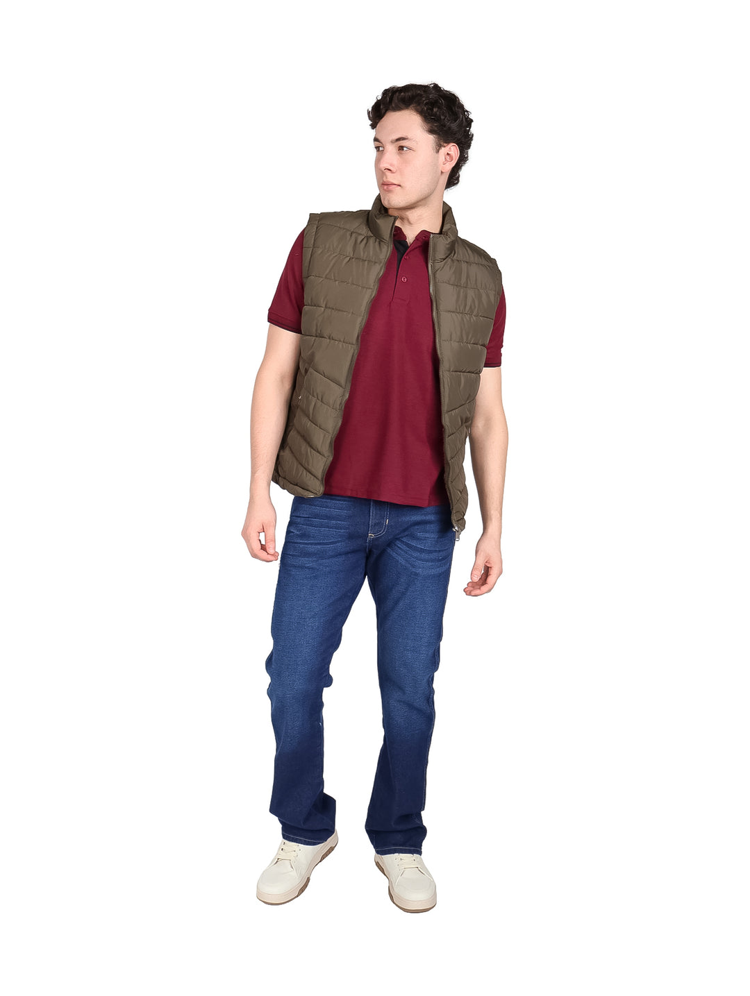 Chaleco acolchado color olivo para hombre con cierre frontal y cuello alto.