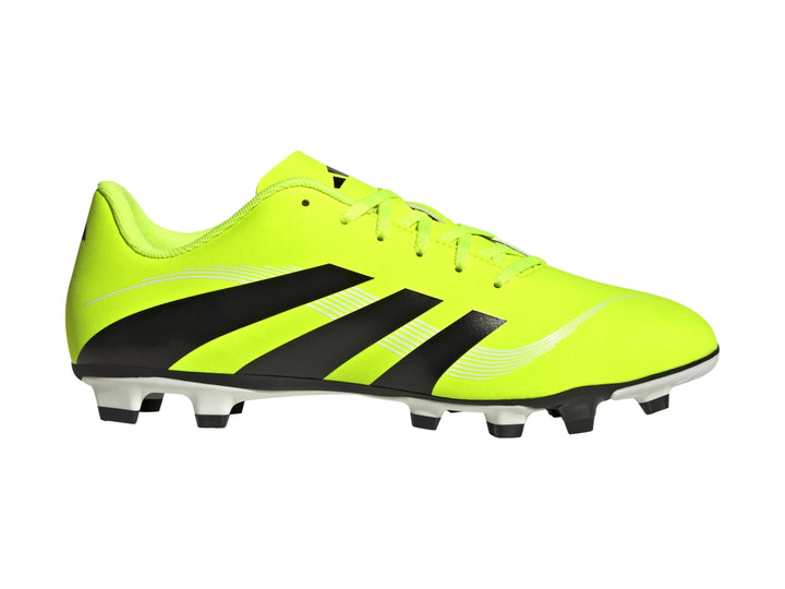 Calzado de fútbol Adidas Predator color amarillo neón con franjas negras y suela de tacos.