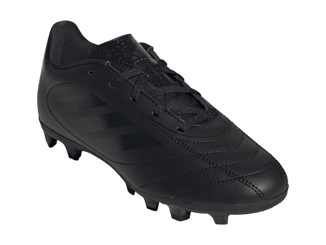 Zapato de fútbol Adidas Goletto IX en color negro total con tacos para césped.