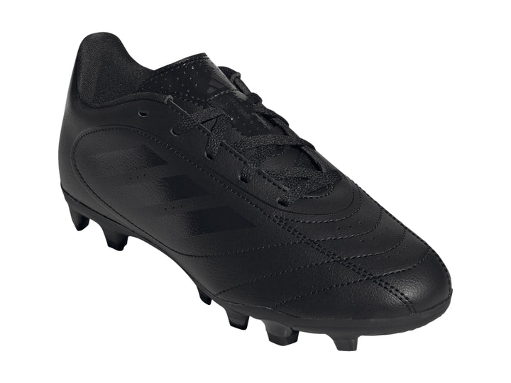 Zapato de fútbol Adidas Goletto IX en color negro total con tacos para césped.