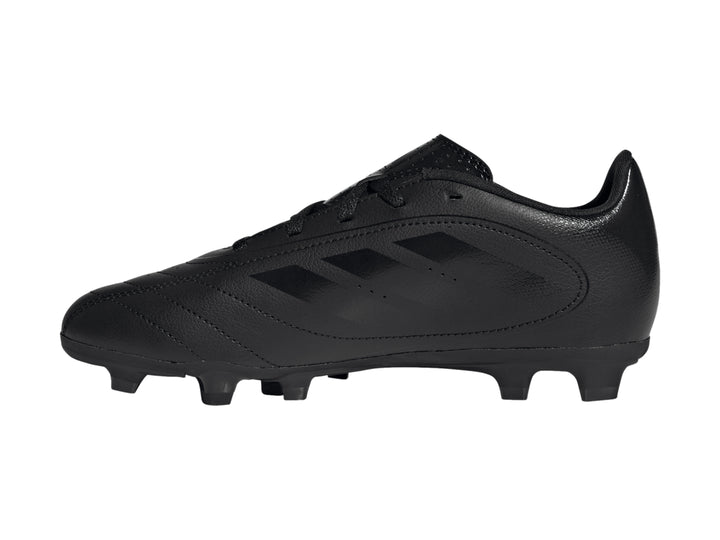 Zapato de fútbol Adidas Goletto IX en color negro total con tacos para césped.