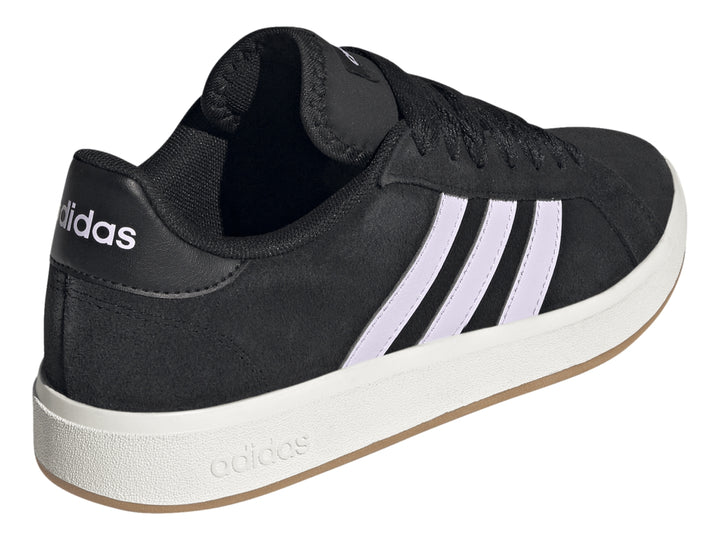 Tenis Adidas color negro con franjas lavanda y suela blanca.