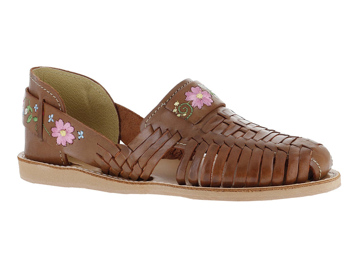 Sandalia tipo huarache de cuero color marrón con bordados de flores rosas y verdes.